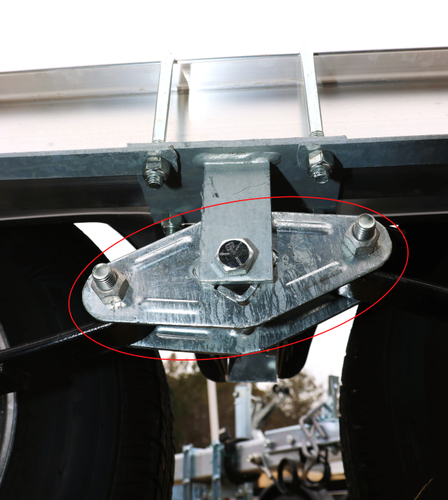 EZ Loader Spring Equalizer Shackle – Tandem / Triple Axle – 250-031579-10
