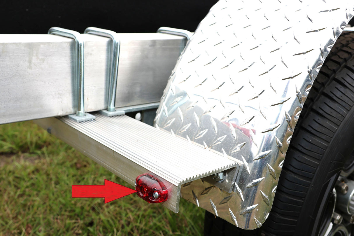 Red Clearance / Marker Light for Metal Fenders — 250-032129-11