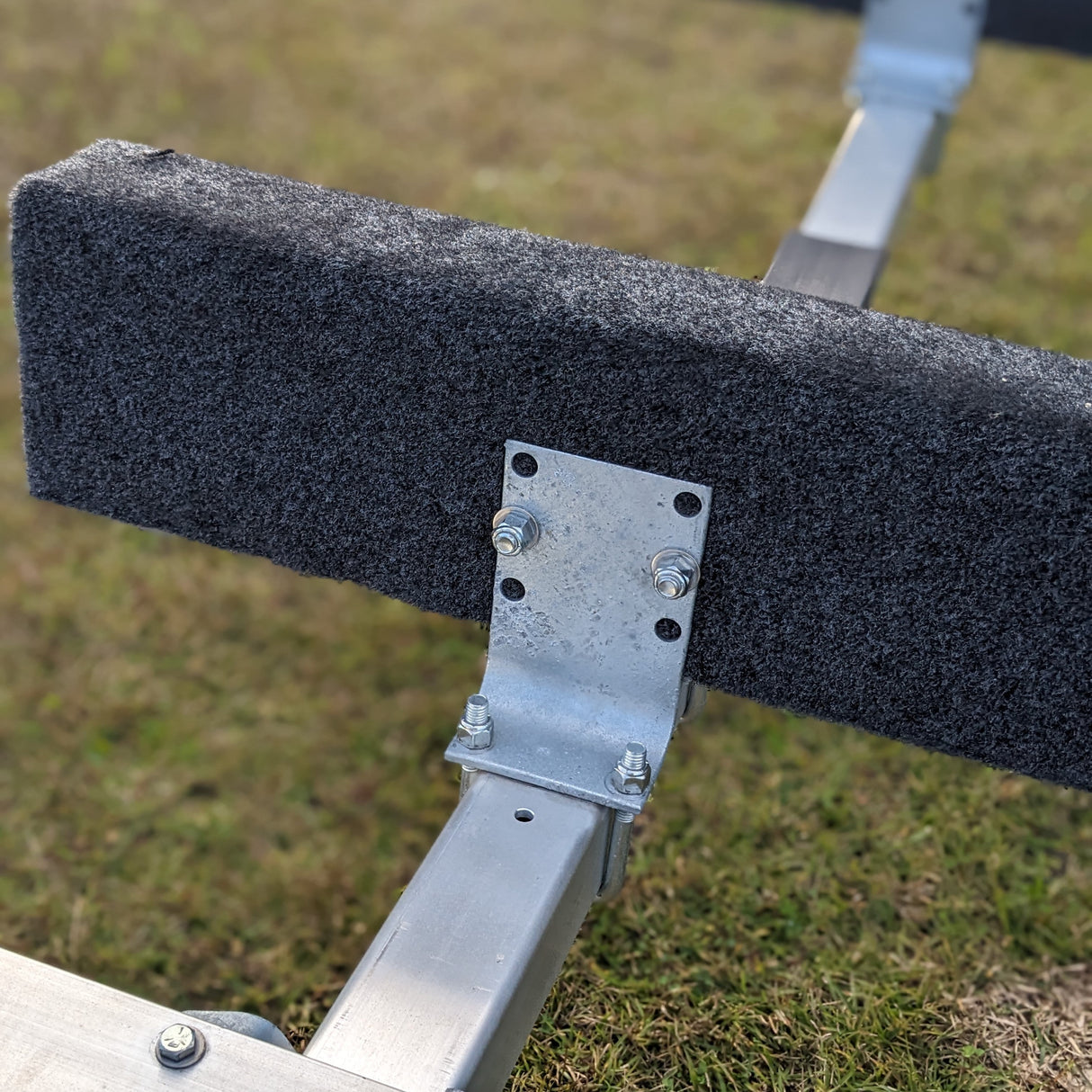 EZ Loader 6.5" L-Style Bunk & Roller Bracket (250-014428-10)