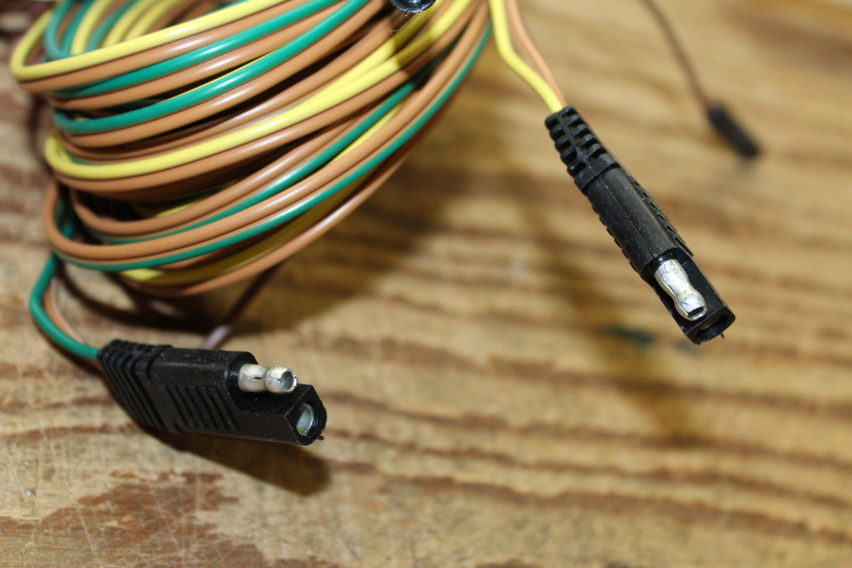 Connector detail on boat trailer wiring harness 250-022704