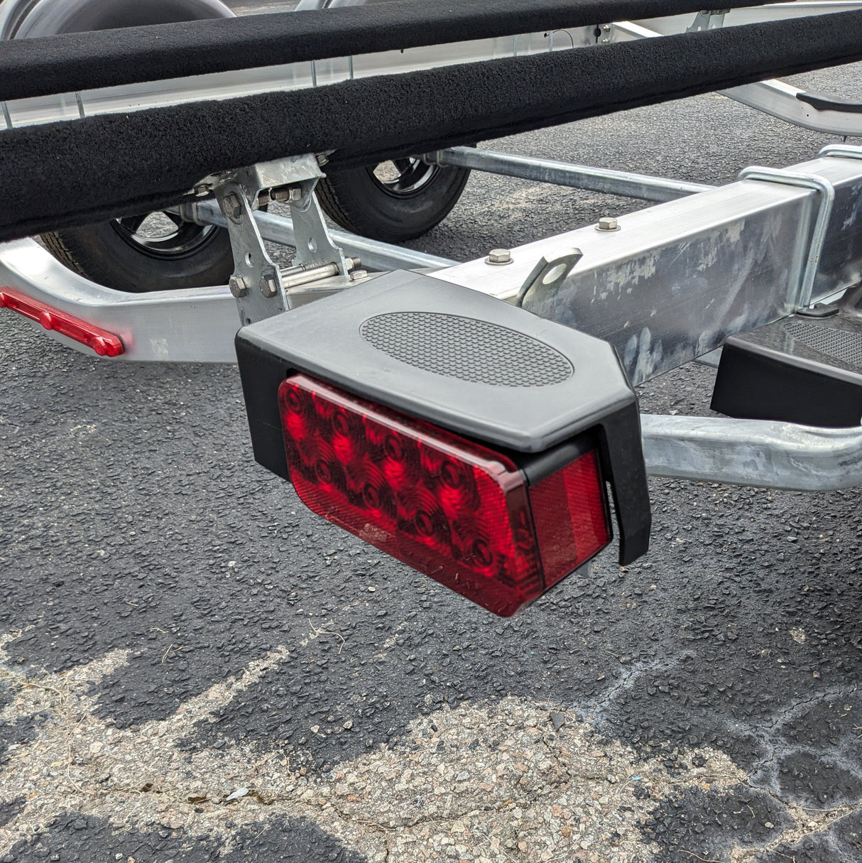 EZ Loader Updated Right Tail Light 7.5" x 3.5" 250-032132-25