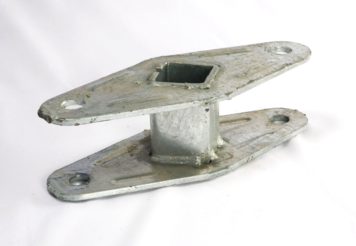 EZ Loader Spring Equalizer Shackle – Tandem / Triple Axle – 250-031579-10