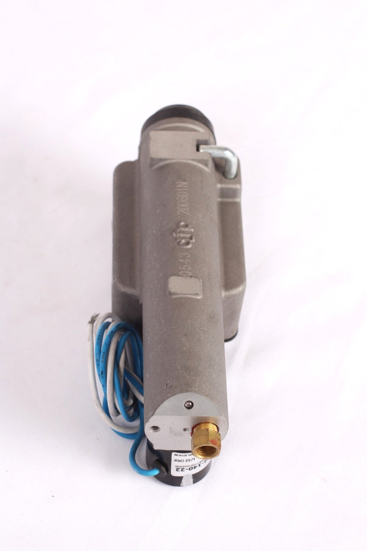 Disc brake master cylinder for compatible 7500 and 16000 lb UFP actuator systems