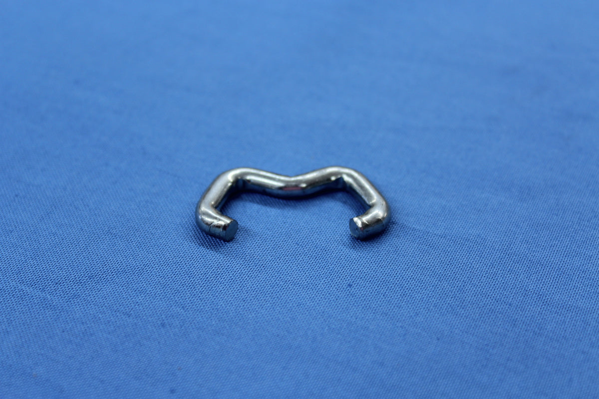 Front view of wobble roller hog ring clamp 290-002650-02
